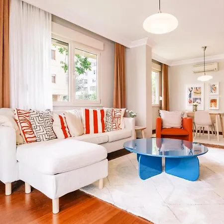 Spacious Flat 3 Min To Coast And Bagdat Avenue דירה איסטמבול