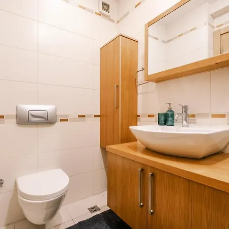 Spacious Flat 3 Min To Coast And Bagdat Avenue דירה איסטמבול