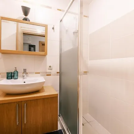 דירה Spacious Flat 3 Min To Coast And Bagdat Avenue