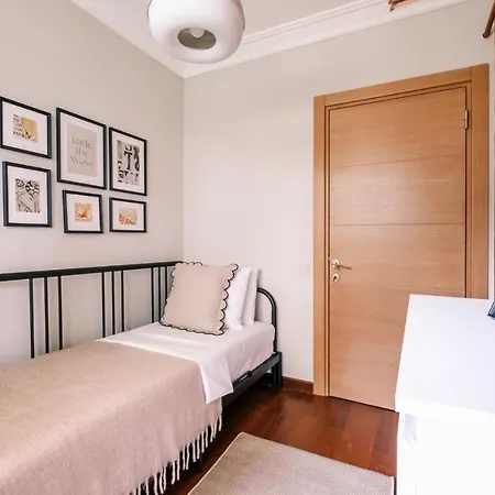 Апартаменты Spacious Flat 3 Min To Coast And Bagdat Avenue