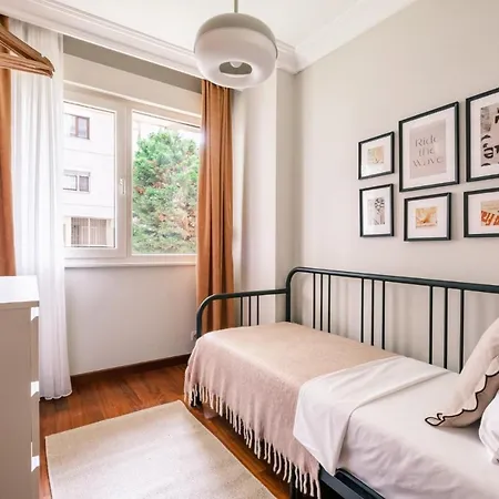 Spacious Flat 3 Min To Coast And Bagdat Avenue דירה איסטמבול